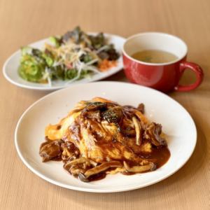 Chicken and mushroom demiglace sauce omurice set with choice of dessert