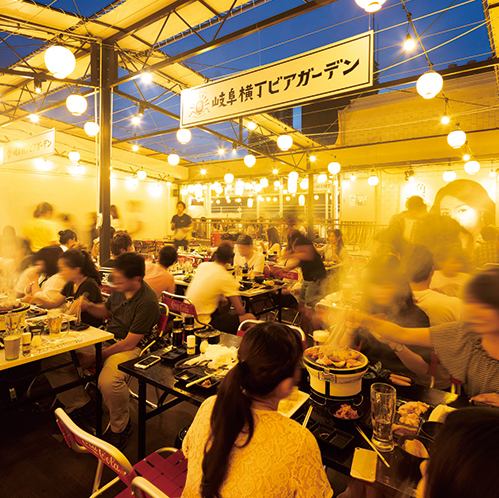 開閉式屋根付きだから天候に左右されません♪300席ございますので、様々なシーンでご利用頂けます。