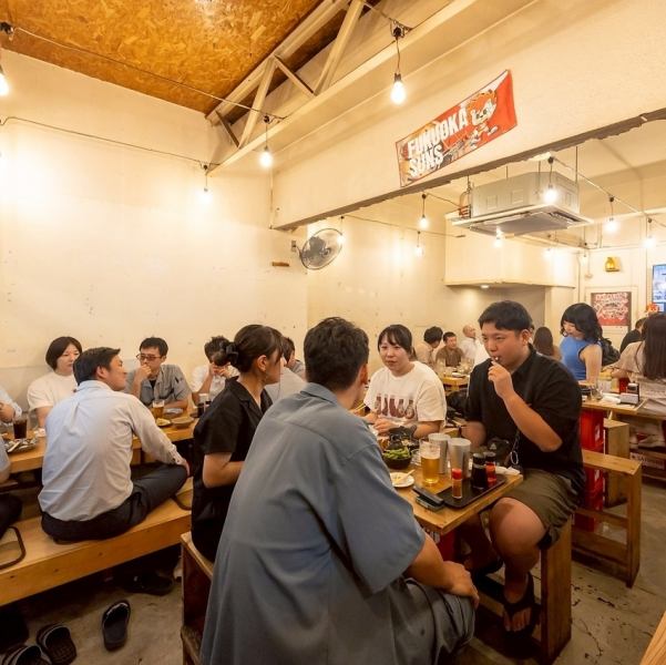 【休閒放鬆的抬高式座位◎】本店提供抬高式座位，可作為類似榻榻米房間的休閒空間。每張桌子可容納 4 至 6 人，但我們也可以承辦 10 人或以上的宴會。歡迎您選擇這家餐廳舉辦大型宴會或女生聚會。在舒適的空間裡享受一段愉快的時光。