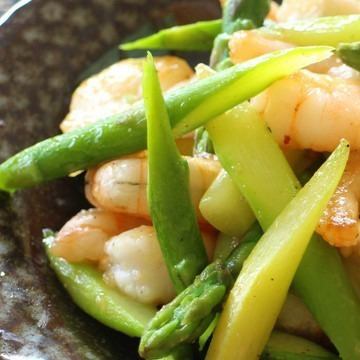 Stir-fried shrimp and asparagus with garlic and soy sauce