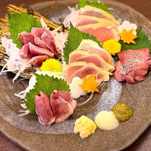 厳選国産鶏刺(砂肝・レバー・ハツ)&鶏叩きの豪華5点盛り
