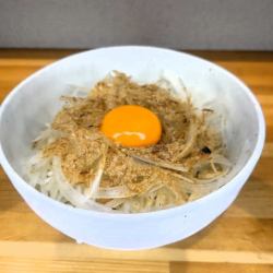 長崎太陽卵と食べる新玉オニオンスライス