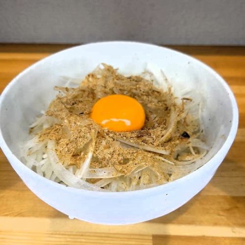 長崎太陽卵と食べる新玉オニオンスライス