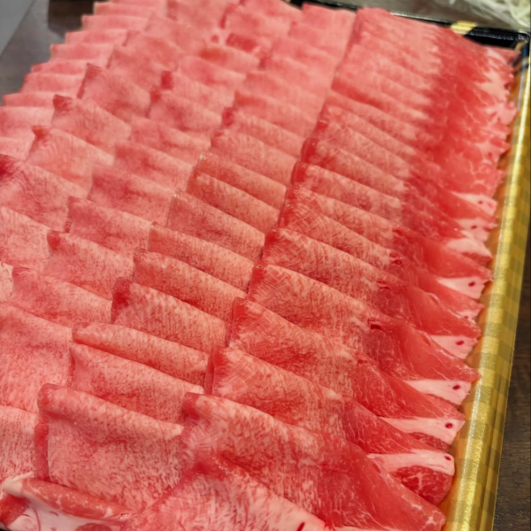 牛タンと山形豚を味わう、素材勝負の贅沢しゃぶ