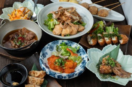 居酒屋菜單採用肉類、魚類和蔬菜等多種食材