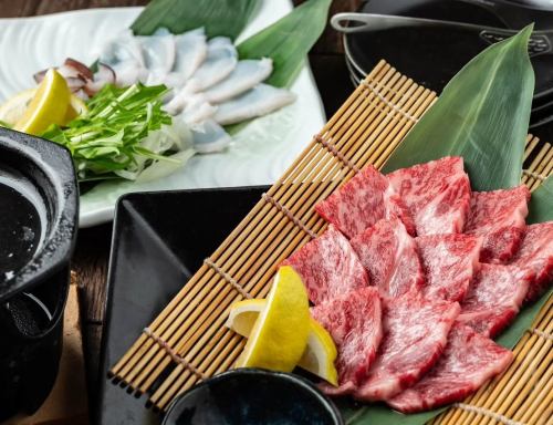 居酒屋菜單使用多種食材，包括肉類、魚類和蔬菜。