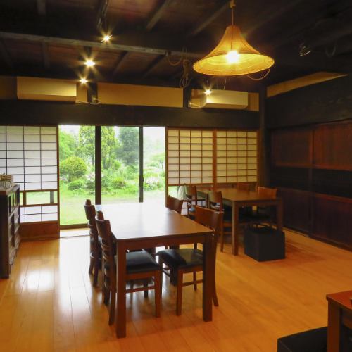 在傳統的日本房屋中享用義大利美食