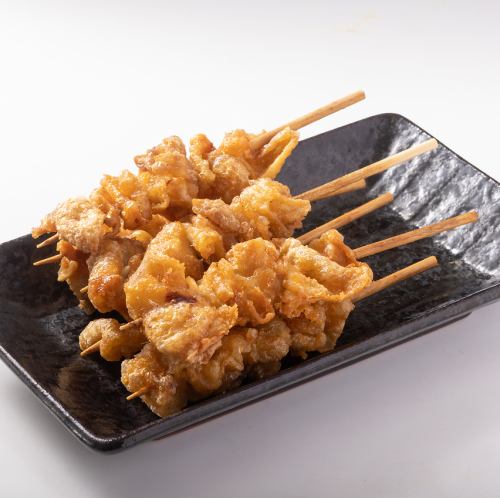 秘伝の揚げ皮串1本