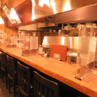 There are 8 counter seats.You can see the yakitori being baked in front of you.