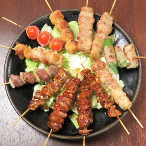 用木炭慢慢烤的多汁的高性價比烤雞肉串◆元吉的傳統串燒