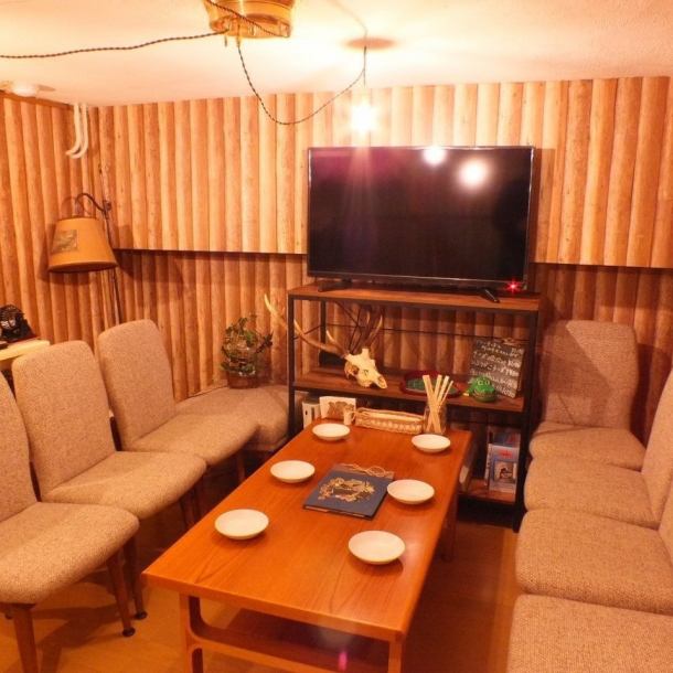 【2F Sofa Seat】 You can use it for 3 ~ 10 guests.As only one pair is put in, you can put it in a charter state! In addition, you can use DVD and music freely and freely available ♪ Please come to a girls' party and a petit party!