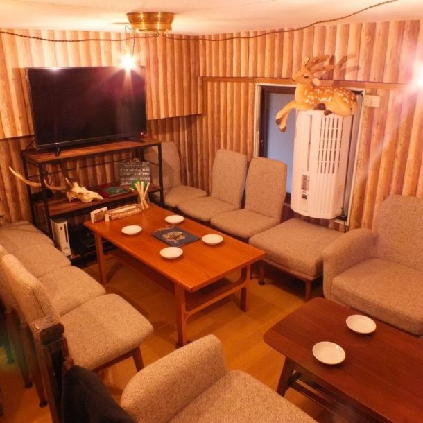 【Reservation OK! Even Small Groups ◎】 When you want to gather a little ... Girls Association is also welcome! 2F seat can be charter if it is over 3 people, music and DVD can also be sent ♪ Relaxing at the sofa seat! Delicious venison chef and Please enjoy sake too!