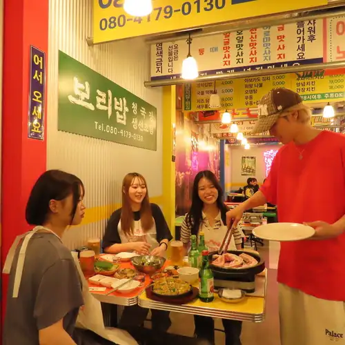 本場韓国屋台の様な雰囲気