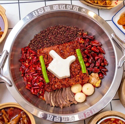 女性に大人気♪当店名物 選べる2種類スープの薬膳火鍋