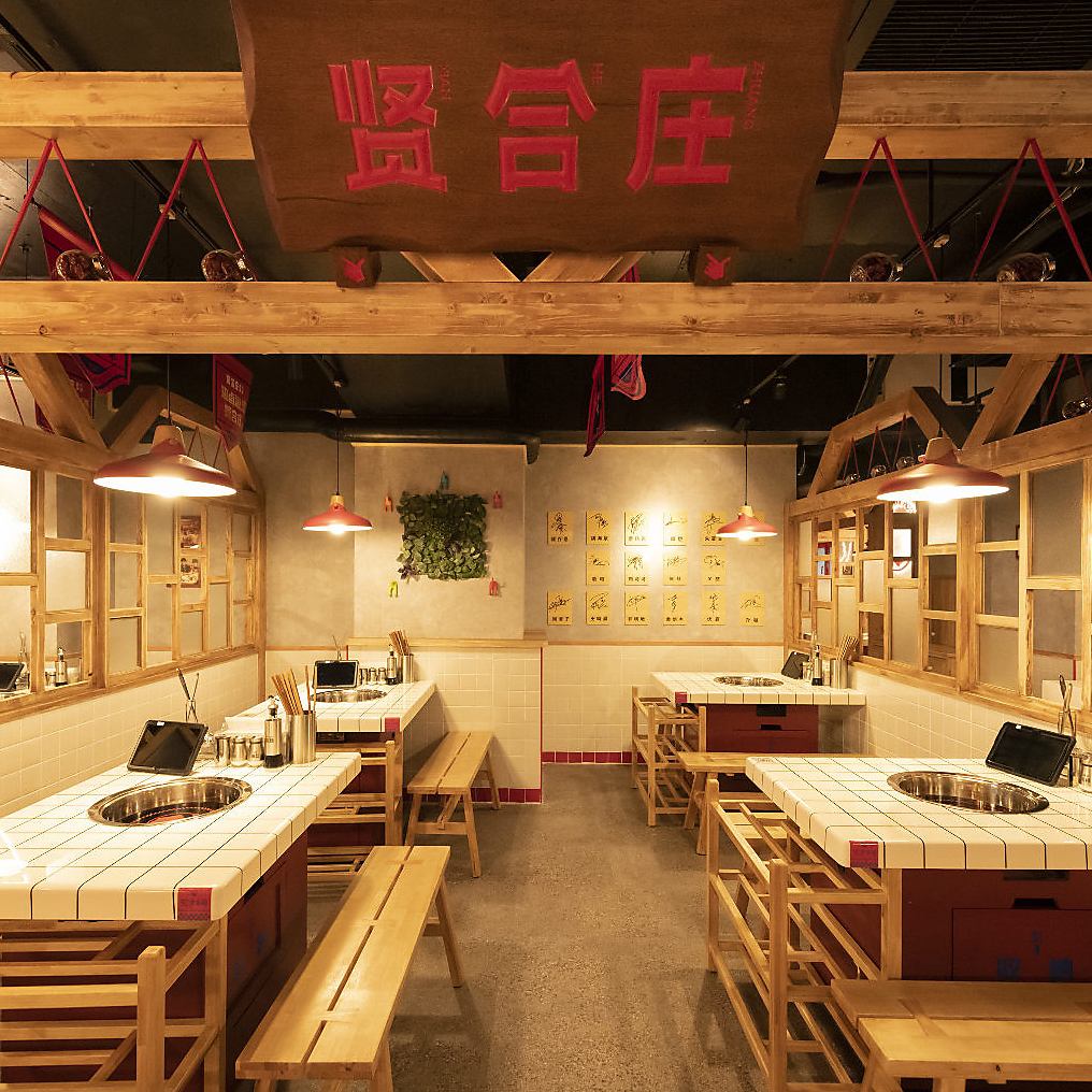 【少人数から大人数まで◎】各テーブルで火鍋をお楽しみOK！