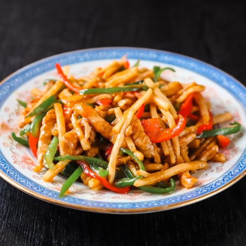 豚肉とピーマンの細切り炒め　小