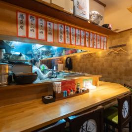 カウンター席を10席ご用意しております。