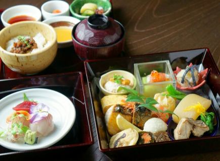 【ランチ】松花堂　三段重　3900円(税込)※コース料理ではありません