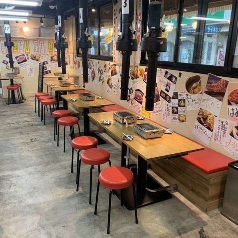 The nostalgic Osaka-style Korean BBQ restaurant is the origin of the Japanese-style restaurant, a bright and lively store.The meat's professional staff will bake it depending on your wishes and type of meat.You can leave it up!