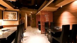 明るく暖かい光に包まれた店内は最大60名様(着席時)までご利用可能。少人数ご宴会、歓送迎会にぜひご利用くださいませ。
