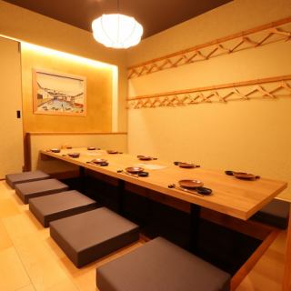 The second floor has four rooms that can seat up to 10 people, perfect for banquets.