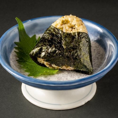 辣味银鱼和高菜饭团