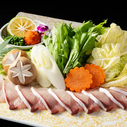 【日～木限定!鍋を囲む宴会】肝添えカワハギと山海炉端/選べる鍋コース｜5,000円・2時間飲み放題