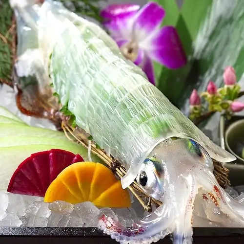 【必嘗美食】晶瑩剔透的魷魚肉,鮮美無比:活魷魚刺身