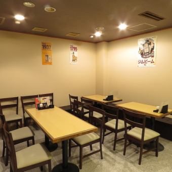 The standard table seats are very comfortable! Counter seats, table seats, and private rooms are reserved for izakaya with a smile!