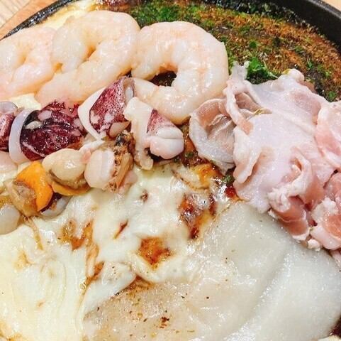 【人気NO.1】広島お好みスペシャル焼(豚・イカ・海老・帆立・麺・もち・チーズ)