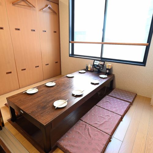 少人数大人数での宴会にも利用しやすい広々とした空間