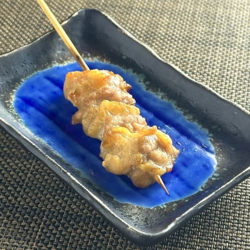 Charcoal-grilled chicken thigh skewers