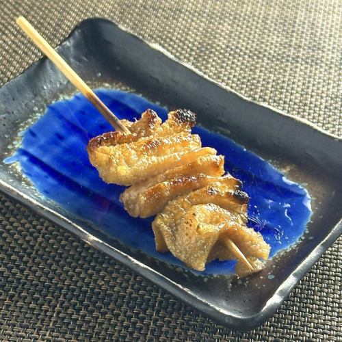 Charcoal-grilled chicken skin skewers