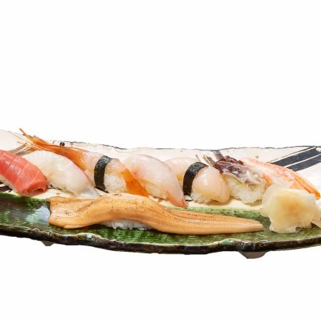 【豪华晚餐】使用大师级工匠的技艺精心挑选的食材制成的“特别寿司套餐”，全7道菜品3,780日元（含税）