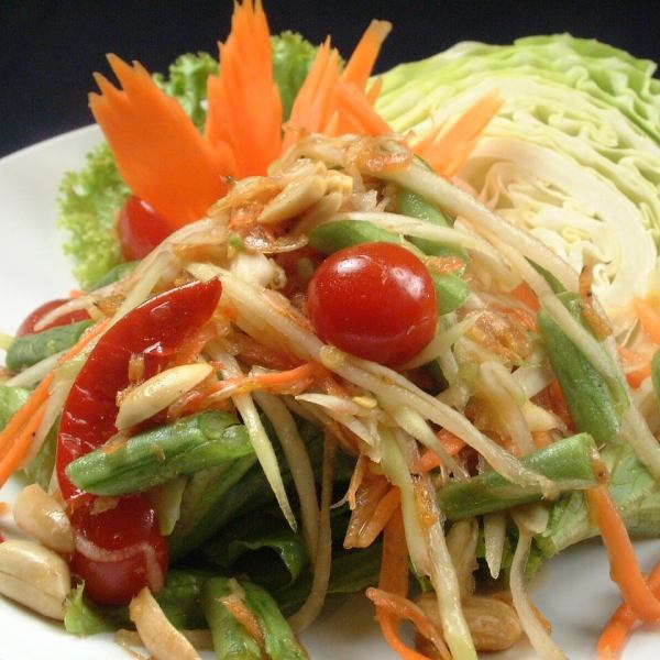 Green Papaya Salad (Som Tam Thai)
