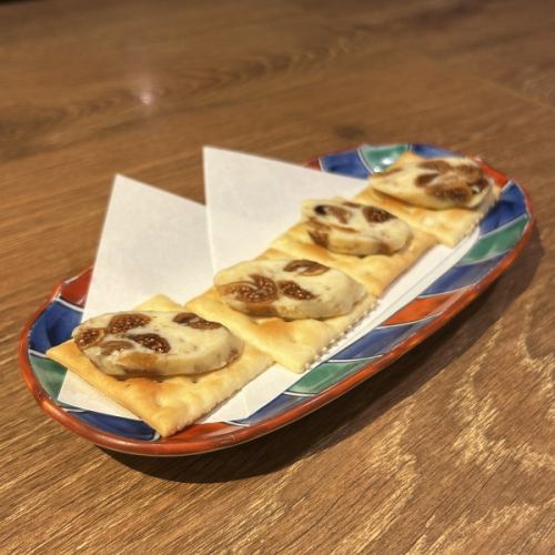 いちじくレーズンバター / サーモンといくらの自家製塩辛　各