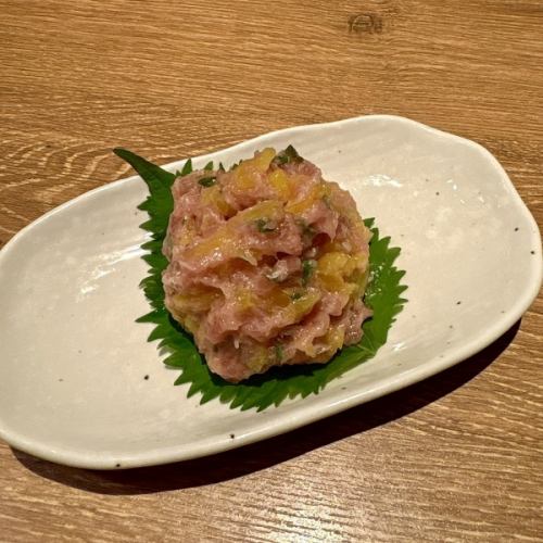 アテでトロタク / ニラ醤油の冷奴　各