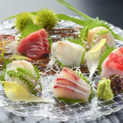 Assorted seasonal sashimi (for 1-2 people)