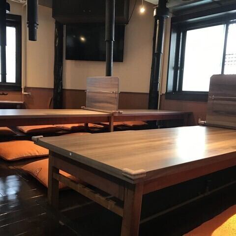 温かみのあるアットホームな空間でゆったりとお食事をお楽しみいただけます♪店内は席が広く、掘りごたつのお席も完備しておりますので、足を伸ばしてくつろぎながら本場韓国の家庭料理を味わえます。全席禁煙なのでご家族やご友人との食事にもピッタリです◎気の置けない仲間と心ゆくまで楽しい時間をお過ごしください。