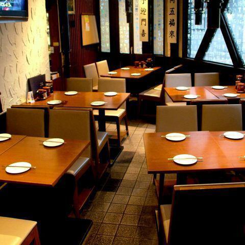 20名様から最大50名様まで店舗全体の貸切が可能です。大人数での大規模なご宴会や、歓送迎会、イベント後の打ち上げなどにぜひご利用ください。貸切をご希望のお客様は、まずはお気軽にお電話にてご相談ください♪