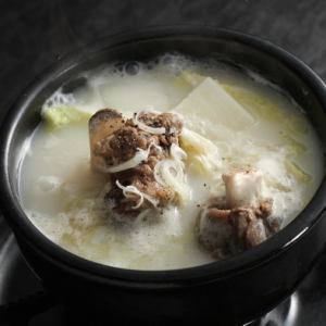 こだわりの牛骨コムタンスープ