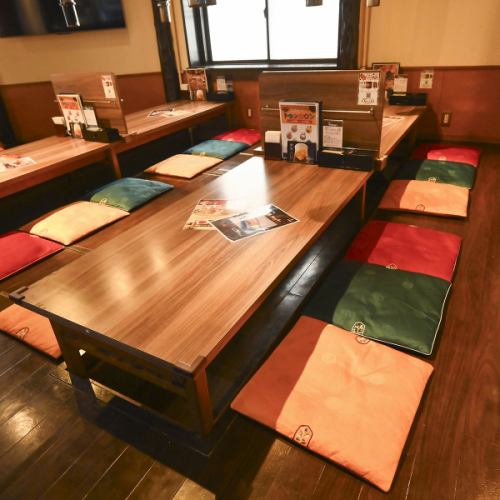 足元が楽な掘りごたつ席で、ご自宅のようにリラックスしてお食事をお楽しみいただけます。クッションを敷いた広々としたお席は、長時間の宴会でも疲れにくいのが魅力です！気の置けないご友人と、ゆったりとくつろぎながら本格的な韓国料理をご堪能ください。