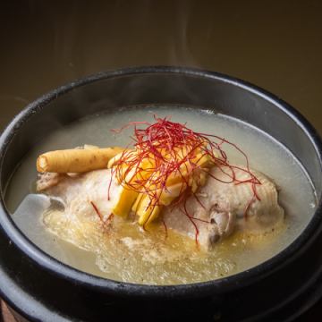 🍲✨ 心も体もほっと温まる参鶏湯（サムゲタン） ✨🍲
