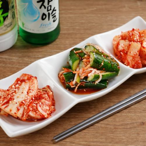 Kimchi platter (level 1 spicy)