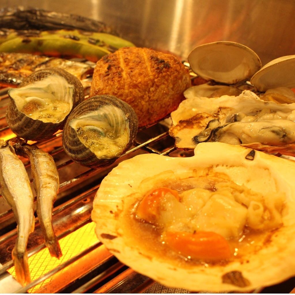 You can enjoy seafood from Aomori and Kochi and specialty vegetables from various regions.