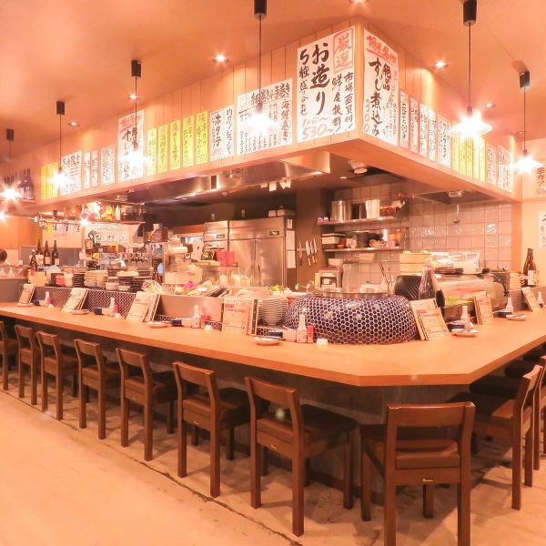 [Recommended for everyday use for a little drink or dinner after returning to work] Counter × 15, 2 people table × 8 tables available.Table seats can be rearranged, so large groups can be accommodated.You can use it not only for drinking but also for dinner for your family, so please feel free to come.