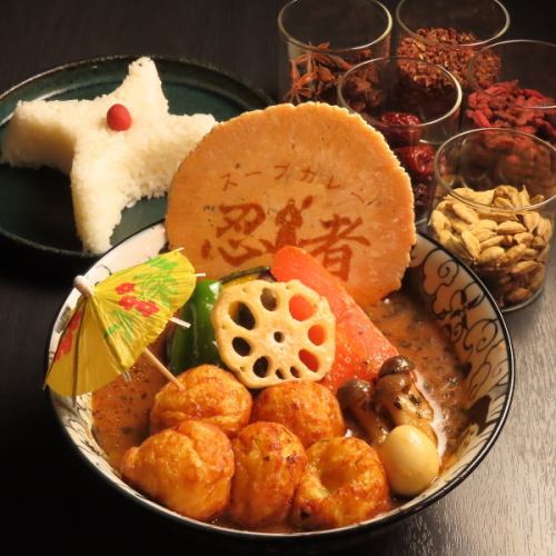 出汁の旨味がスープに溶け出す！ふわトロたこ焼き×本格スパイスの共演「たこ焼き」