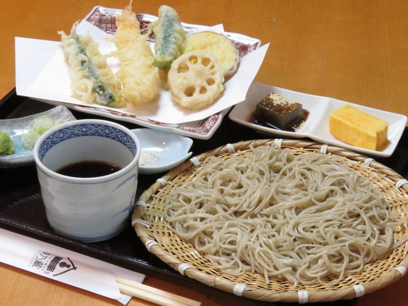 Zaru soba lunch set (with shrimp and vegetable tempura platter)