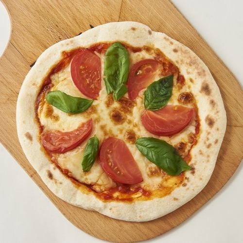 Margherita pizza (tomato sauce)