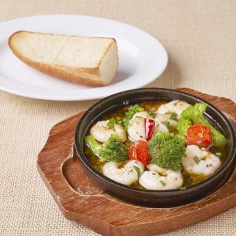 Shrimp and broccoli ajillo with bread